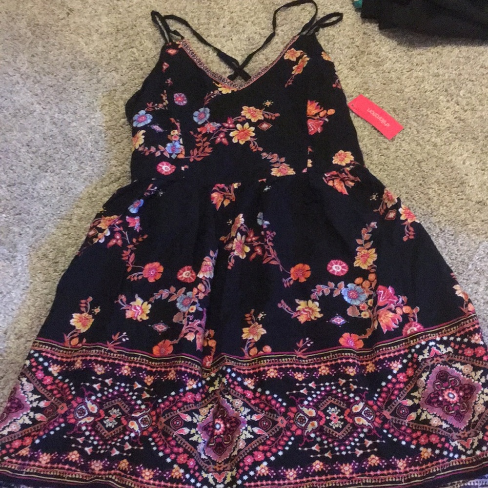 4/$15  BNWT Pretty floral patterned dress